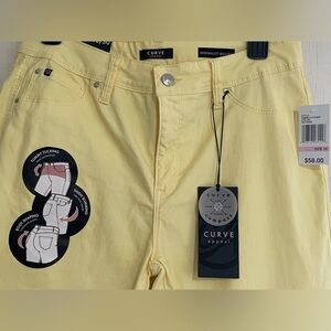 Curve Appeal Minimalist Jegging Size 10/30
Pale Banana Color 
NWT